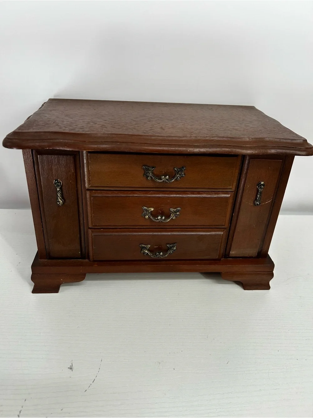 The Unbranded Brand elegant wooden